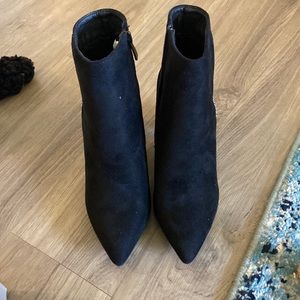 Black booties with heel size 6.5